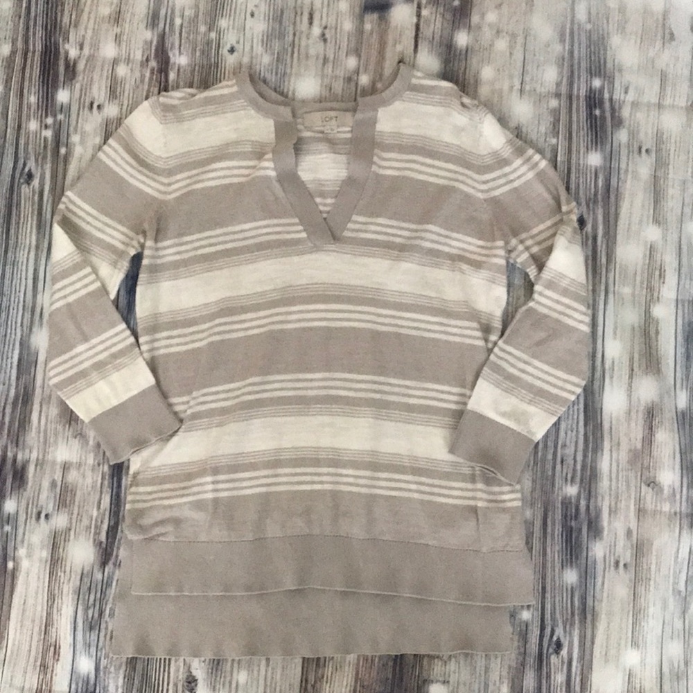 LOFT 3/4 sleeve v-neck shirt | Size M